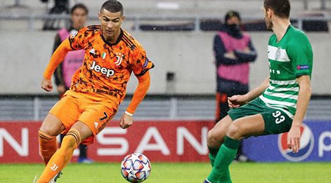 Ronaldo bị tố thiếu tôn trọng đồng đội tại Juventus