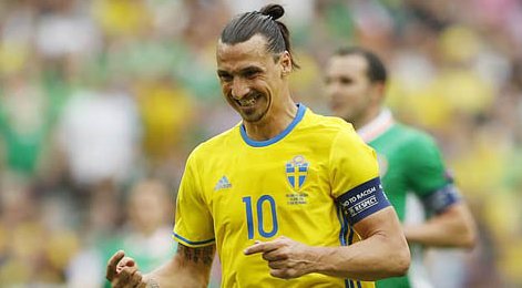 Ibrahimovic khóc trong buổi họp báo trở lại ĐT Thụy Điển