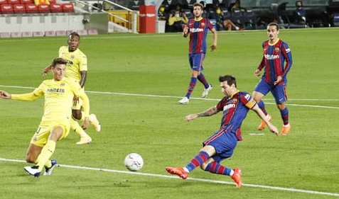Dù có lợi thế sân nhà nhưng Villarreal khó có thể cản được bước tiến của Messi (áo sẫm) và các đồng đội