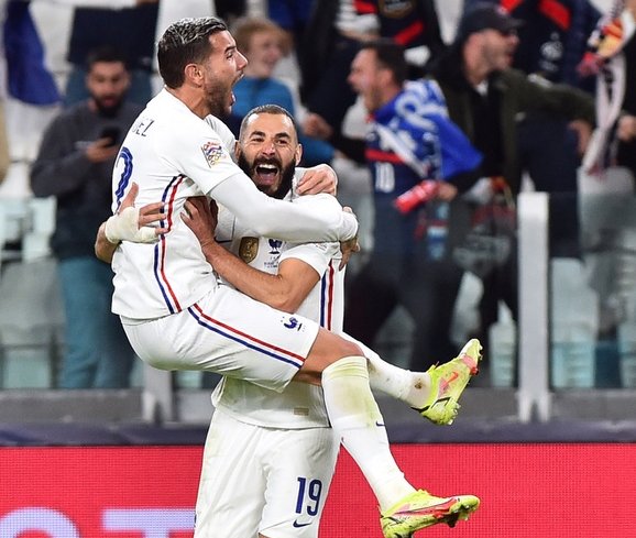 Tính riêng trong thời gian thi đấu chính thức (90 phút, 120 phút), Pháp chưa từng thua khi Benzema ghi bàn (22 thắng, 2 hòa).