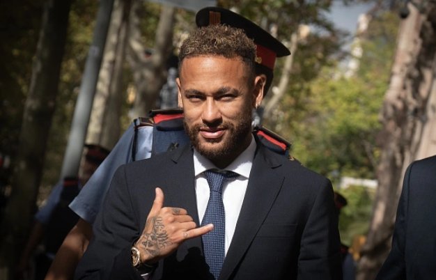 Neymar đổ lỗi cho bố trước nguy cơ ngồi tù