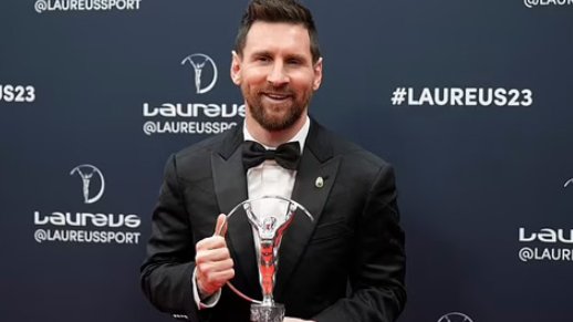 Messi nhận thêm hai giải thưởng cao quý