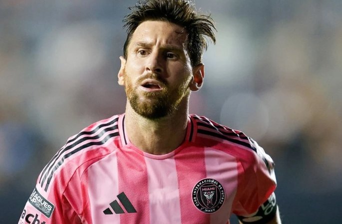 Messi cùng đồng đội giành 2 điểm sau chiến thắng trước Necaxa.