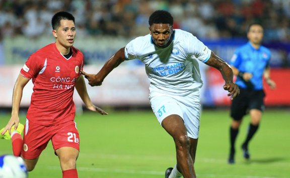 Tiền đạo cao 2m06 ấn tượng với sự xuất sắc của CAHN FC