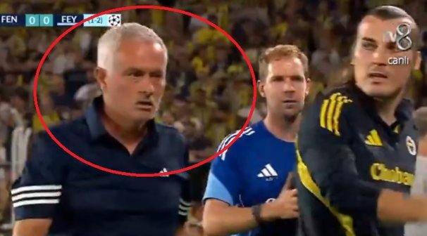 Khoảnh khắc Mourinho ngỡ ngàng