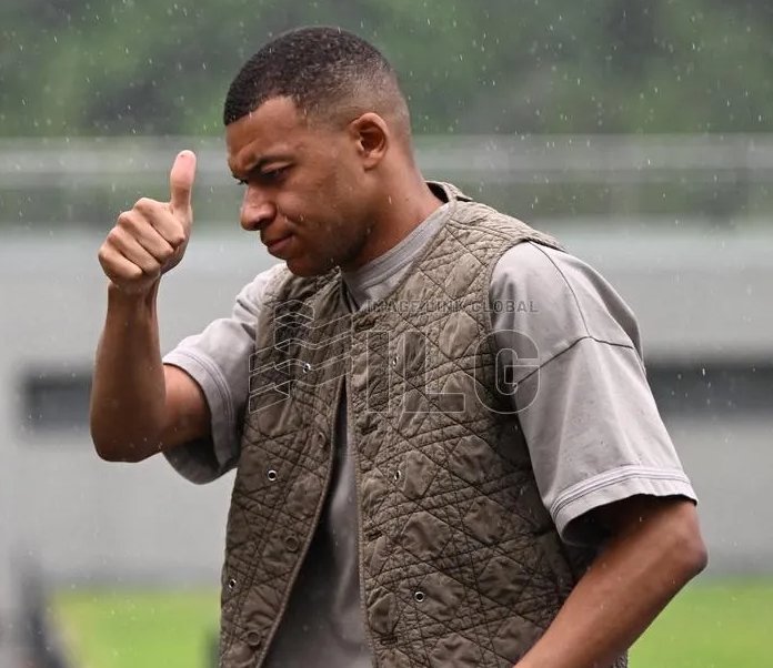 Mbappe đang điều trị chấn thương khi tập trung cùng đội tuyển Pháp. Ảnh: ABACA