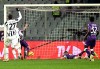 ​​​​​​​Venuti đá phản lưới ở phút 90'+1 trận Fiorentina vs Juventus