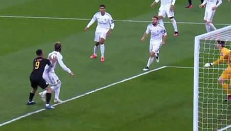 Tranh cãi trận Real Madrid 1-2 Man City: Jesus chỉ đặt tay lên lưng Ramos