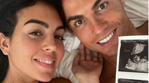 Ronaldo khoe bạn gái mang song thai