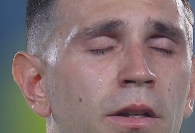 Martinez liên tục khóc trong trận giao hữu với Panama.