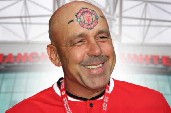 Levidzhov xăm logo Man Utd lên trán.
