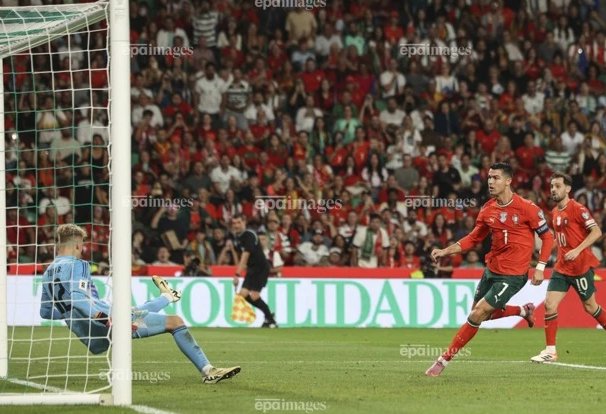 CR7 không có tên ở tuyển Bồ Đào Nha trong dịp FIFA Days tháng 3. Ảnh: EPA.