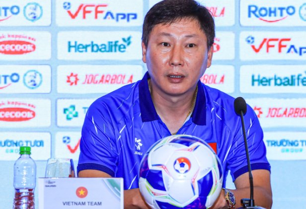 HLV Kim Sang-sik nuối tiếc khi không có sự phục vụ của Đình Bắc.