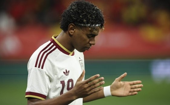 Yamal bức xúc vì bị phân biệt chủng tộc